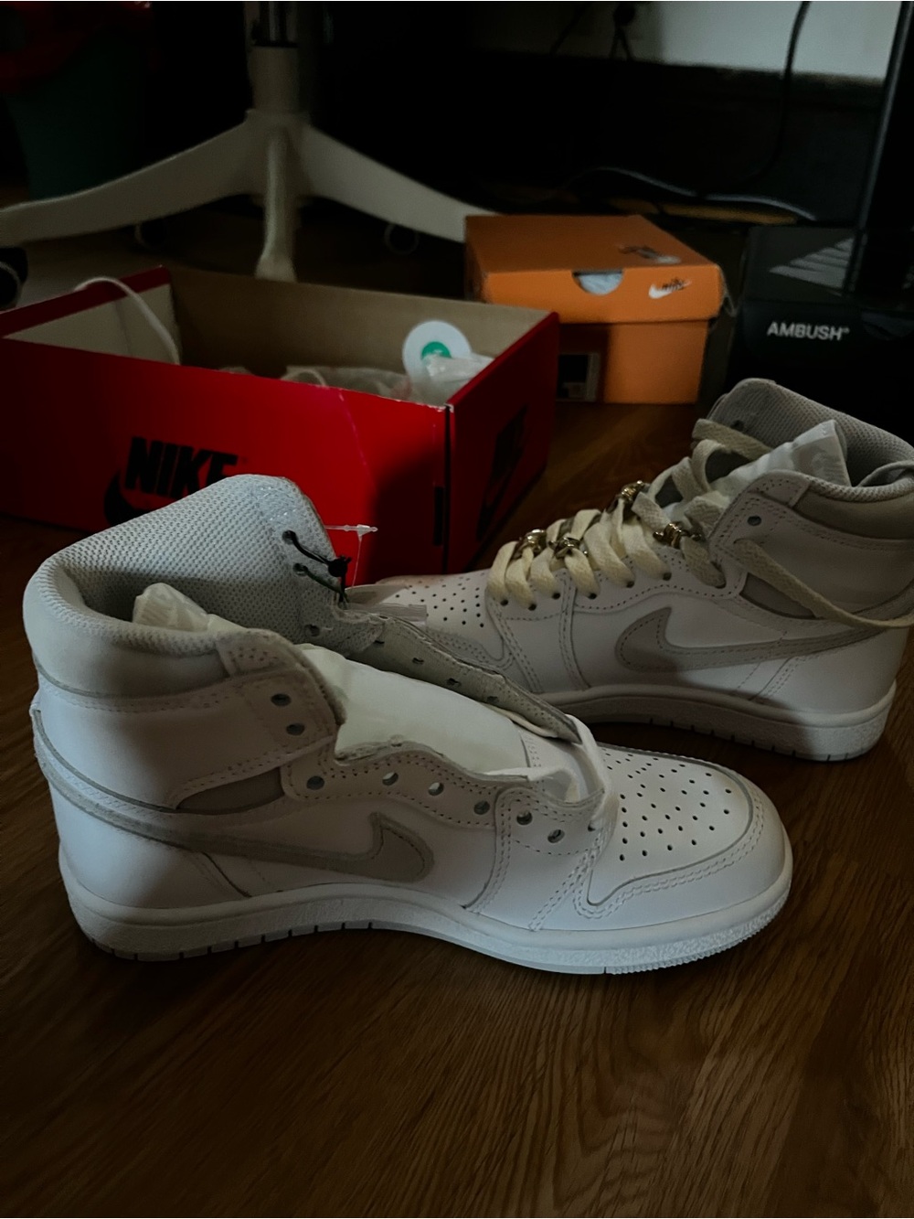 Jordan 1 Retro High ‘85 Neutral Grey Size 4 M comes with original white lacing
